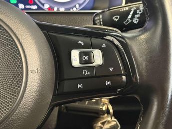 Volkswagen GOLF 2.0 Golf R TSi Semi-Auto 4WD 5dr