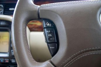 JAGUAR XJ 3.0 XJ6 V6 Auto 4dr