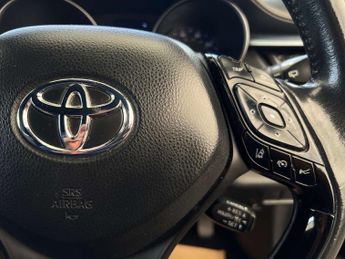 TOYOTA C-HR 1.8 C-HR Design HEV CVT 5dr