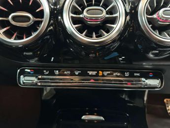 MERCEDES-BENZ CLA 2.0 CLA 220 AMG Line Premium Auto 4dr