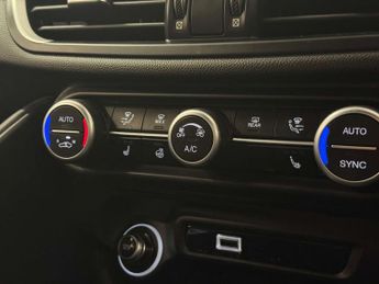ALFA ROMEO GIULIA 2.0 Giulia Veloce Ti TB Auto 4dr