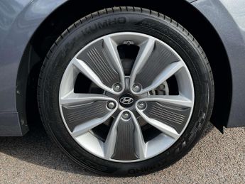 HYUNDAI IONIQ 1.6 IONIQ Premium SE FHEV Semi-Auto 5dr