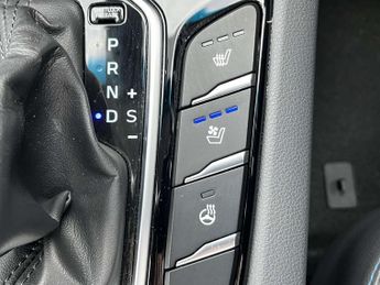 HYUNDAI IONIQ 1.6 IONIQ Premium SE FHEV Semi-Auto 5dr