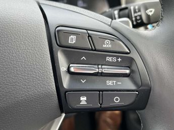 HYUNDAI IONIQ 1.6 IONIQ Premium SE FHEV Semi-Auto 5dr