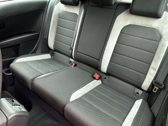 Volkswagen GOLF 2.0 Golf R DSG 4WD 3dr