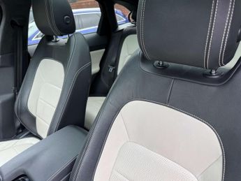 Jaguar F-PACE 2.0 F-PACE R-Sport AWD D Auto 4WD 5dr