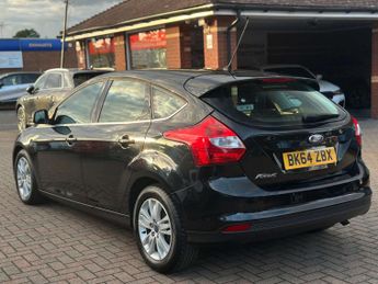 FORD FOCUS 1.6 Focus Titanium Navigator Auto 5dr