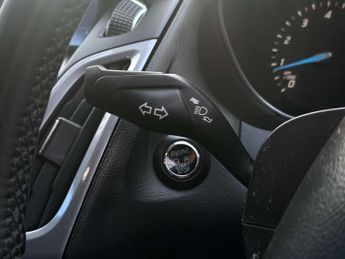 FORD FOCUS 1.6 Focus Titanium Navigator Auto 5dr