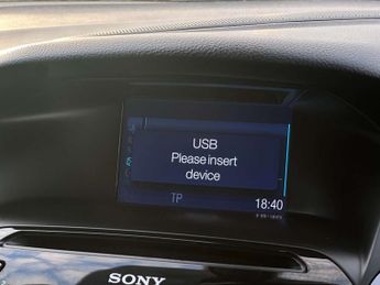 FORD FOCUS 1.6 Focus Titanium Navigator Auto 5dr