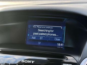 FORD FOCUS 1.6 Focus Titanium Navigator Auto 5dr