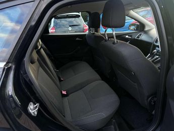FORD FOCUS 1.6 Focus Titanium Navigator Auto 5dr