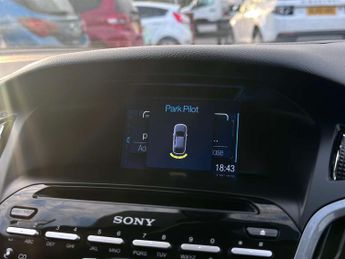 FORD FOCUS 1.6 Focus Titanium Navigator Auto 5dr