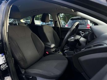FORD FOCUS 1.6 Focus Titanium Navigator Auto 5dr