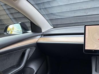 TESLA MODEL 3 Model 3 Long Range AWD 4WD 4dr