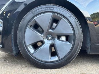 TESLA MODEL 3 Model 3 Long Range AWD 4WD 4dr