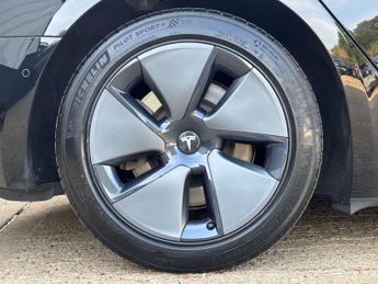TESLA MODEL 3 Model 3 Long Range AWD 4WD 4dr