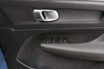 VOLVO C40 Recharge 69kWh Core SUV 5dr Electric Auto (231 ps)
