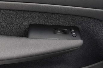 VOLVO C40 Recharge 69kWh Core SUV 5dr Electric Auto (231 ps)
