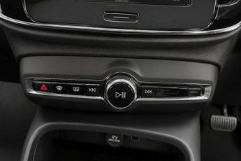 VOLVO C40 Recharge 69kWh Core SUV 5dr Electric Auto (231 ps)
