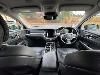 Volvo V60 2.0 B3 MHEV Momentum Estate 5dr Petrol Hybrid Auto Euro 6 (s/s) 