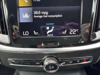 Volvo V60 2.0 B3 MHEV Momentum Estate 5dr Petrol Hybrid Auto Euro 6 (s/s) 