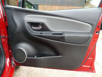 TOYOTA YARIS 1.5 Yaris Icon TSS Hybrid VVT-i CVT 5dr