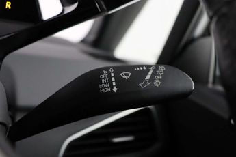 Volkswagen ID.3 Pro Performance 58kWh Life Hatchback 5dr Electric Auto (204 ps)