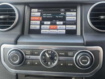 Land Rover DISCOVERY 4 3.0 SD V6 XS SUV 5dr Diesel Auto 4WD Euro 5 (255 bhp) AA INSPECT