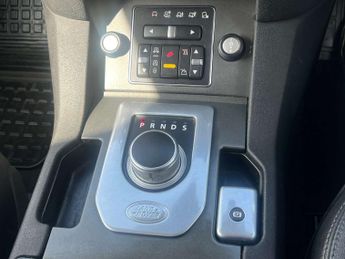 Land Rover DISCOVERY 4 3.0 SD V6 XS SUV 5dr Diesel Auto 4WD Euro 5 (255 bhp) AA INSPECT