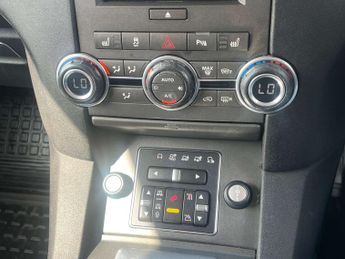 Land Rover DISCOVERY 4 3.0 SD V6 XS SUV 5dr Diesel Auto 4WD Euro 5 (255 bhp) AA INSPECT