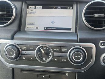 Land Rover DISCOVERY 4 3.0 SD V6 XS SUV 5dr Diesel Auto 4WD Euro 5 (255 bhp) AA INSPECT