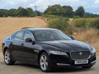 Jaguar XF 2.0d Portfolio Saloon 4dr Diesel Auto AWD Euro 6 (s/s) (240 ps)