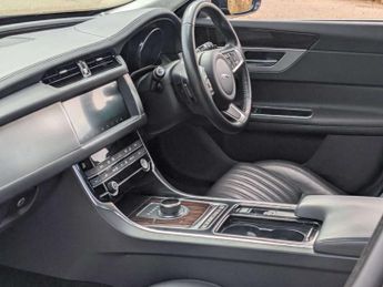 Jaguar XF 2.0d Portfolio Saloon 4dr Diesel Auto AWD Euro 6 (s/s) (240 ps)