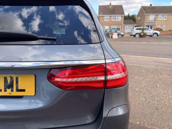 MERCEDES-BENZ E-CLASS 2.0 E 300 AMG Line de Auto 5dr