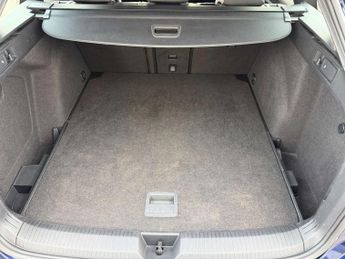 VOLKSWAGEN GOLF 2.0 Golf R-Line TDI Semi-Auto 5dr