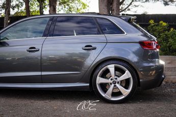 Audi RS 3 2.5 RS 3 Sportback Nav Quattro Semi-Auto 4WD 5dr