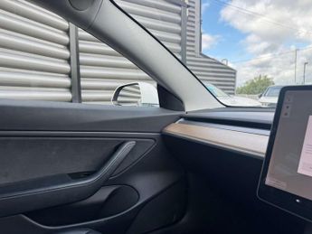 TESLA MODEL 3 Model 3 Standard Range + 4dr