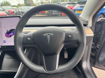 TESLA MODEL 3 Model 3 Standard Range + 4dr