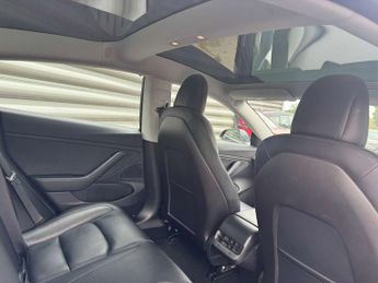 TESLA MODEL 3 Model 3 Standard Range + 4dr