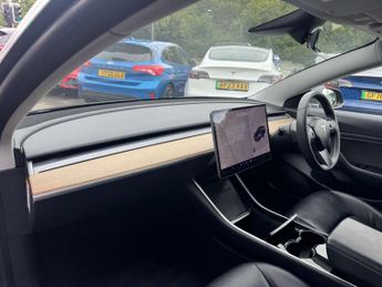 TESLA MODEL 3 Model 3 Standard Range + 4dr