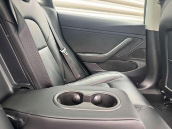 TESLA MODEL 3 Model 3 Standard Range + 4dr