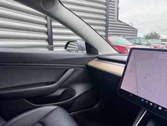 TESLA MODEL 3 Model 3 Standard Range + 4dr
