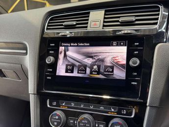 VOLKSWAGEN GOLF 2.0 Golf R TSi Semi-Auto 4WD 3dr