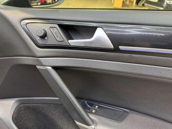 VOLKSWAGEN GOLF 2.0 Golf R TSi Semi-Auto 4WD 3dr