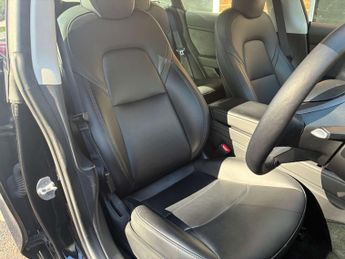 TESLA MODEL 3 Model 3 Long Range AWD 4WD 4dr
