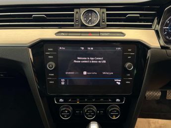 VOLKSWAGEN PASSAT 1.5 Passat GT TSi Evo Semi-Auto 4dr