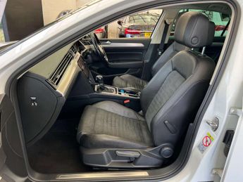 VOLKSWAGEN PASSAT 1.5 Passat GT TSi Evo Semi-Auto 4dr