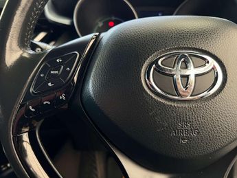 TOYOTA C-HR 2.0 C-HR Design HEV CVT 5dr