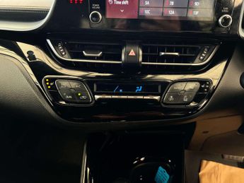 TOYOTA C-HR 2.0 C-HR Design HEV CVT 5dr