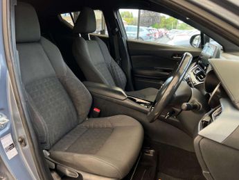 TOYOTA C-HR 2.0 C-HR Design HEV CVT 5dr